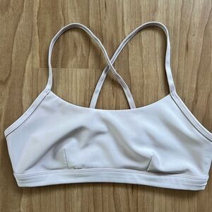 Alo Yoga Airlift Intrigue Bra in dusty pink (size small)